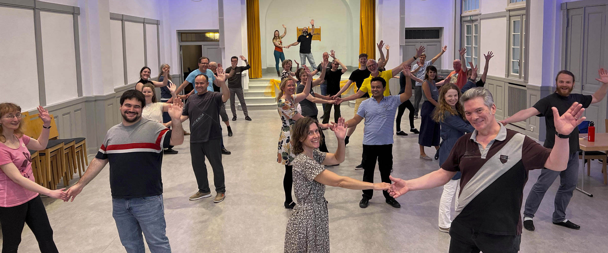 Dienstag & Donnerstag = Modern Jive tanzen lernen (Pause: Kurse starten wieder am 8. Januar)